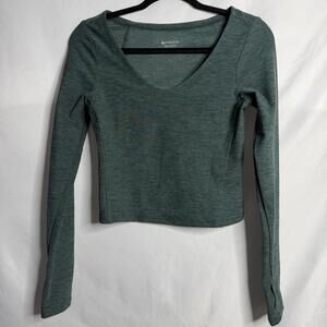 Athleta Green Cropped Long Sleeve Performance Top XS V-Neck Stretch Activewear